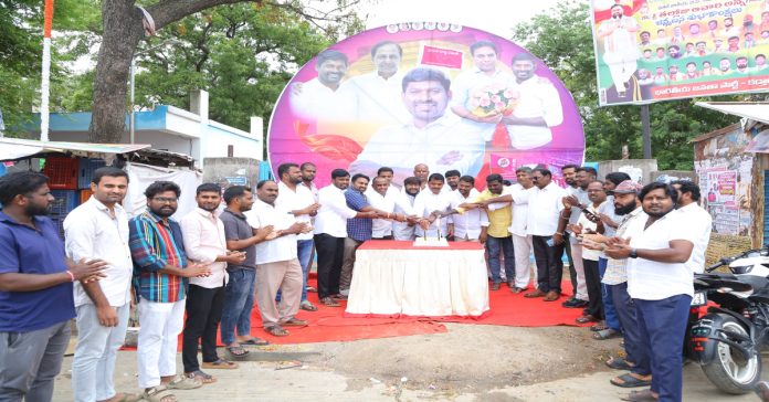 Former MLA Guvvalas birthday celebrated in grand style