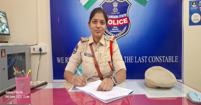 G. Anusha takes charge as SI