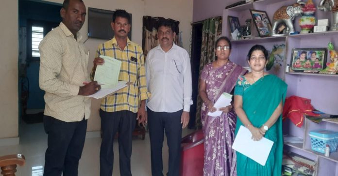 Government teachers' door-to-door campaign..