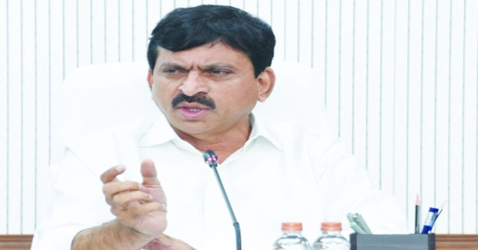 అప్రమత్తంగా ఉండాలి