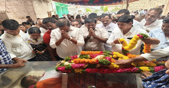 Leaders pay tribute to MLA Vamsi Krishna
