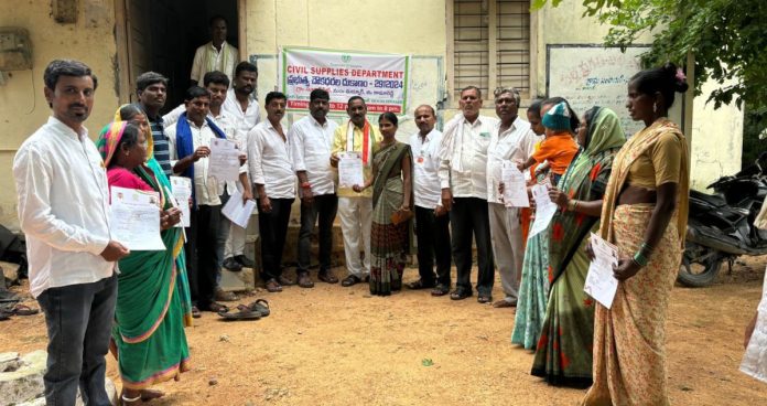 Congress leaders distribute new ration cards