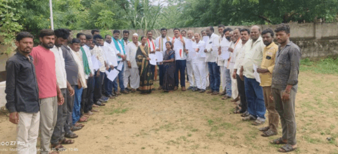 Congress leaders distributed ration cards to beneficiaries
