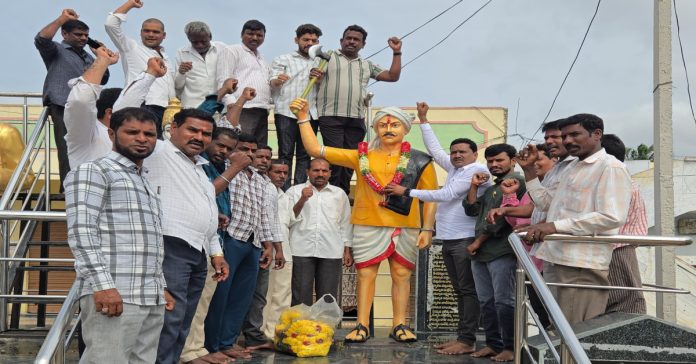 Doddi Komuraiah the first armed fighter of Telangana..