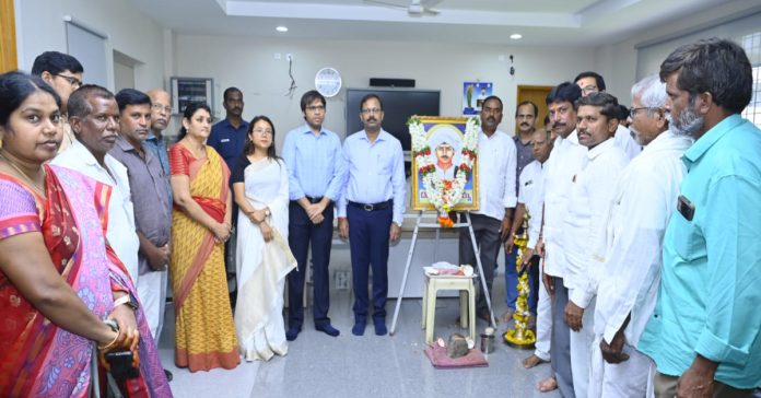 Doddi Komuraiahs death anniversary celebrations at Nizamabad Collectorate