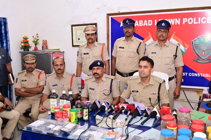Fake Ayurvedic medicine in Adilabad.. Interstate gang arrested