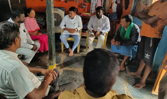 Former MLA Putta visits the victims' families