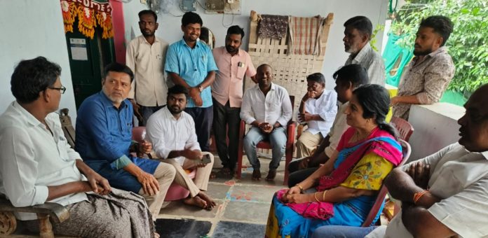 Former MLA Putta visits the victimsfamilies.