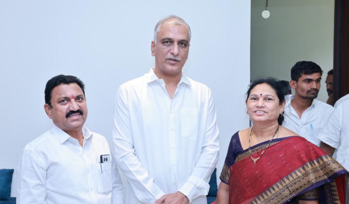 Former ZPTC couple from Tadwai meet Harish Rao