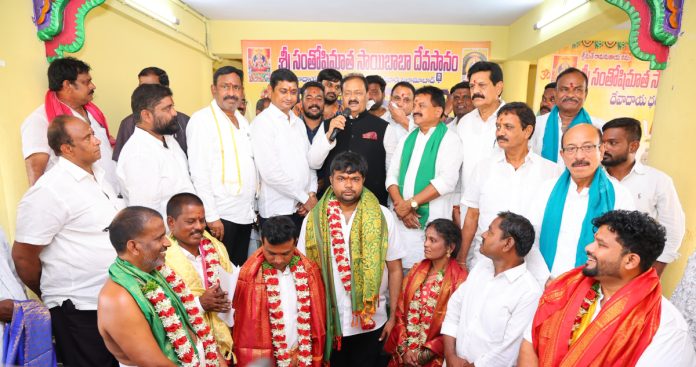 Government advisors participated in the oath-taking ceremony of the temple committee