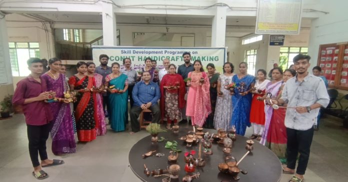 Handicrafts and waste decoration with skill