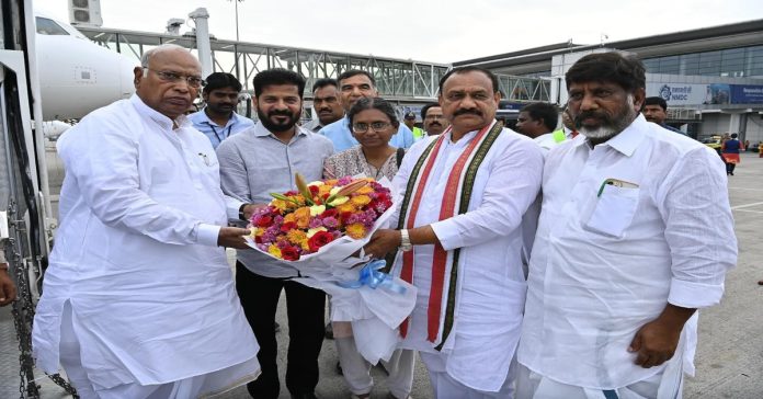 mallikarjun-kharge-reached-hyderabad