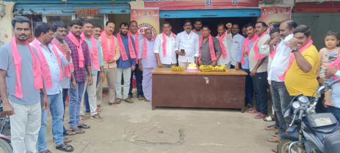 KTRs birthday celebrations in Kammarpalli