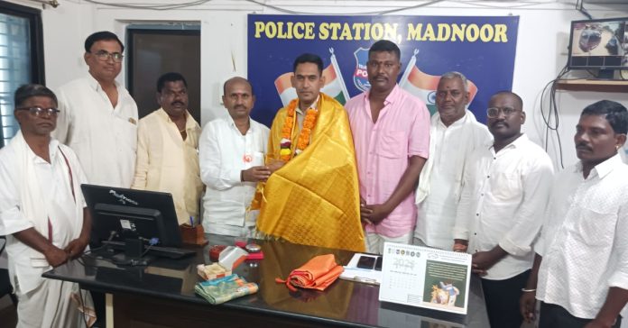 Leaders who honored SI Vijay Konda