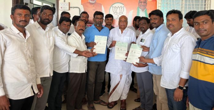 MLA distributes CMRF cheques.
