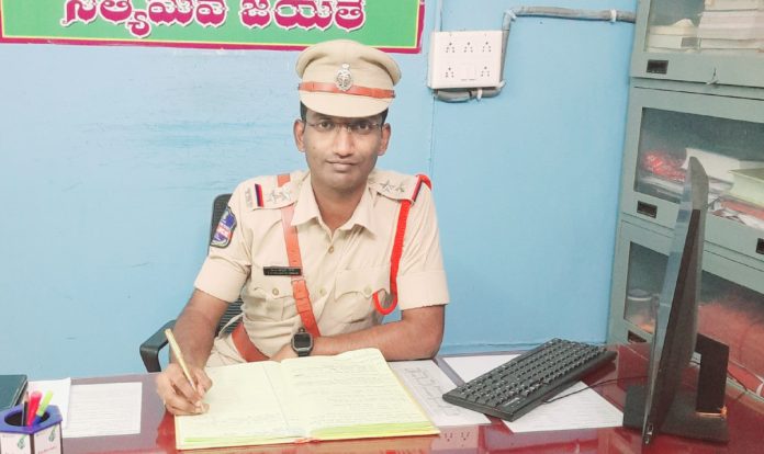 Strict action against drinking alcohol in public places: SI