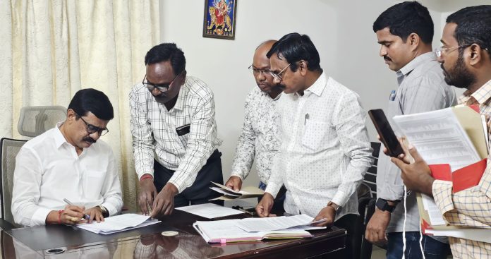 Students should be provided meals as per the menu: MLA Vemula