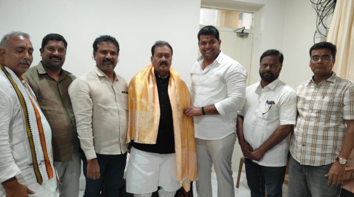 TNGOS employees meet government advisor