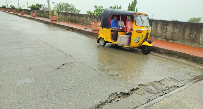 The national highway is full of potholes.