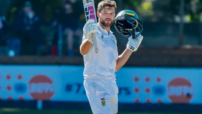 Mulder 367 not out