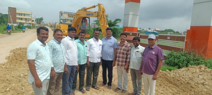 Work begins with the assistance of a government advisor