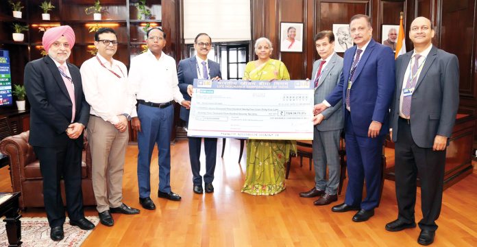 కేంద్రానికి ఎల్‌ఐసీ రూ.7,324 కోట్ల డివిడెండ్‌