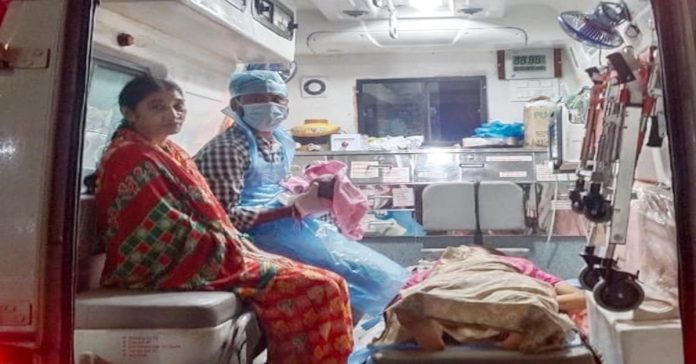 Pregnant woman gives birth safely in 108 ambulance..