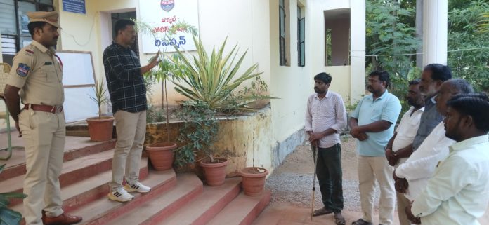 Bichkunda CI visits Jukkal Police Station