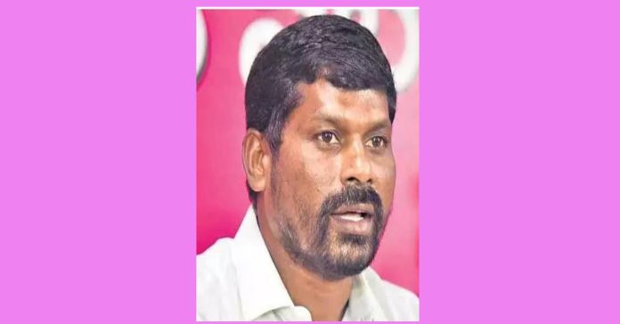 Big shock to BRS.. former MLA Guvvala Balaraju resigned