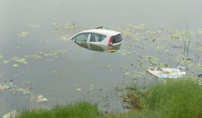 Brake failure.. Car crashed into pond