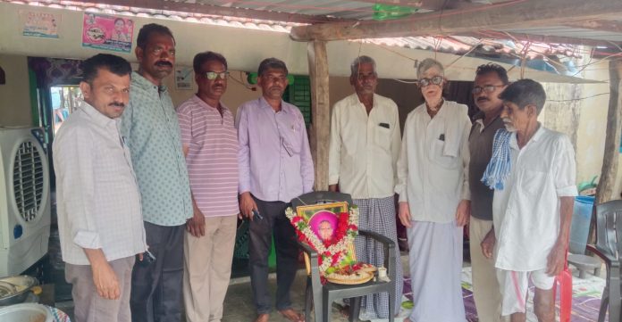 CPI(M) pays tribute to Gajji Narasaiahs wife