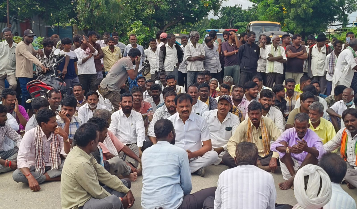 యూరియా అందించడంలో కాంగ్రెస్ ప్రభుత్వం విఫలం