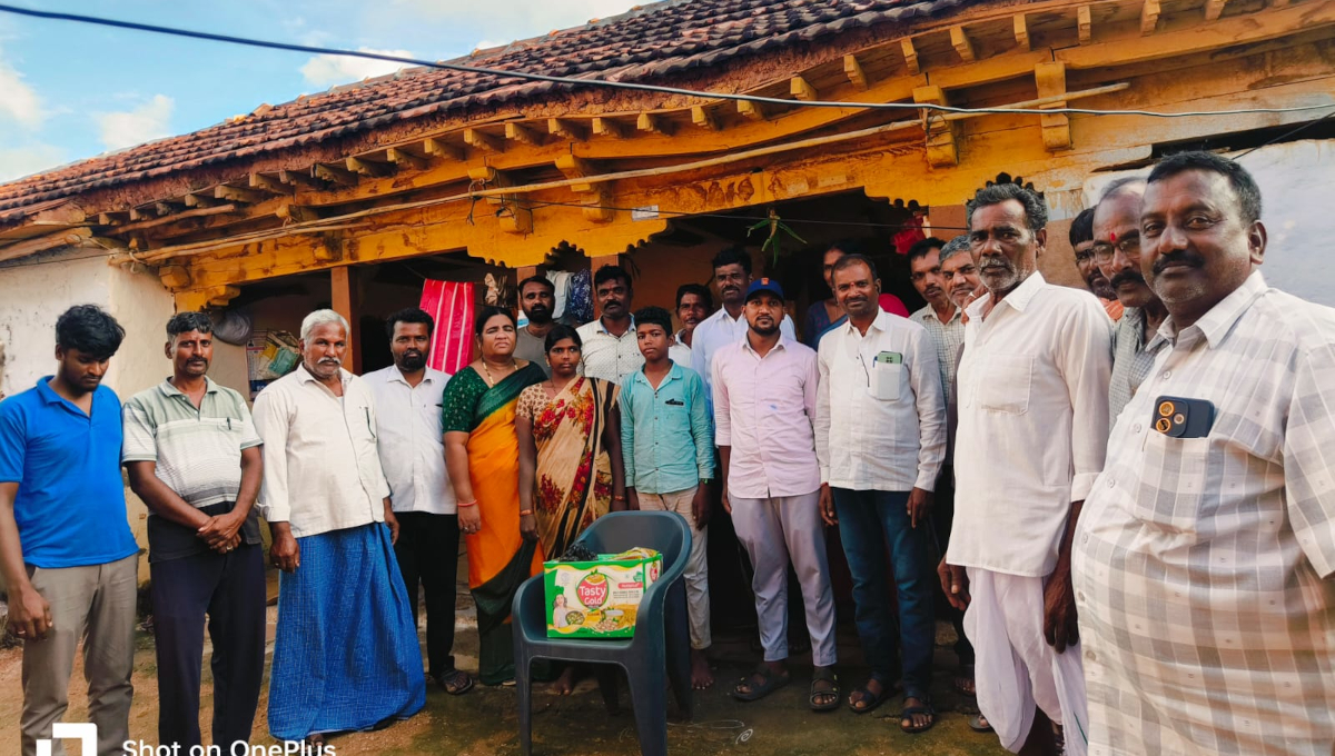 బాధిత కుటుంబానికి సరుకులు పంపిణీ..