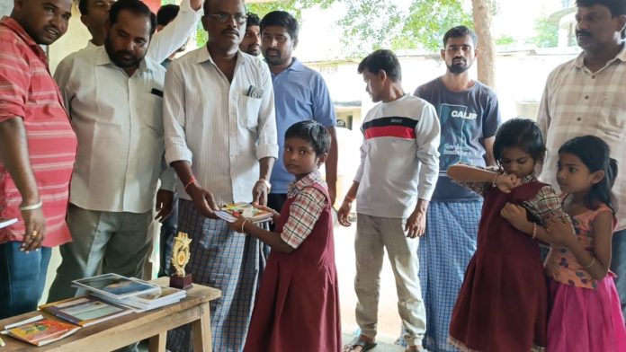 Distribution of notebooks to government students