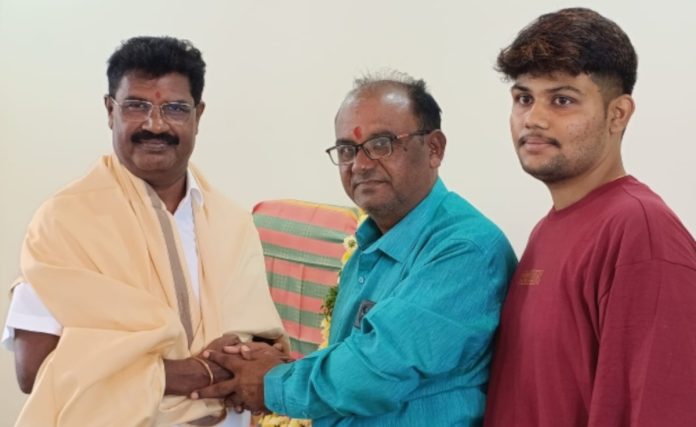Former MLA participating in new house move-in ceremony..