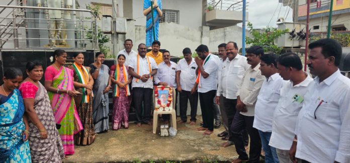 Former Prime Minister Rajiv Gandhis birth anniversary celebrated in grand style
