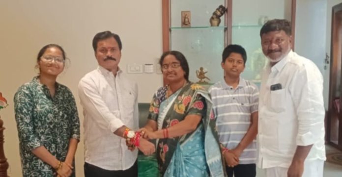 Former municipal floor leader Manjula tied a rakhi to an MLA..