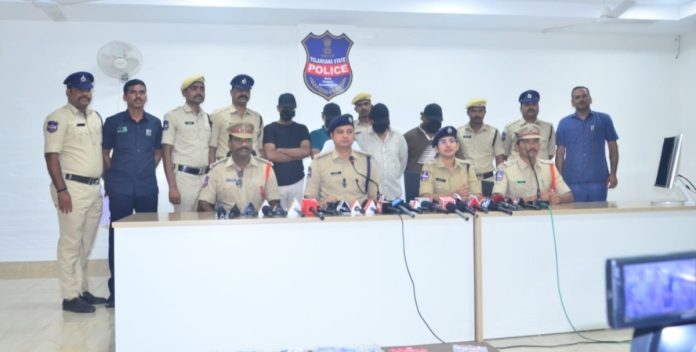 Gang arrested for selling cars by changing number plates