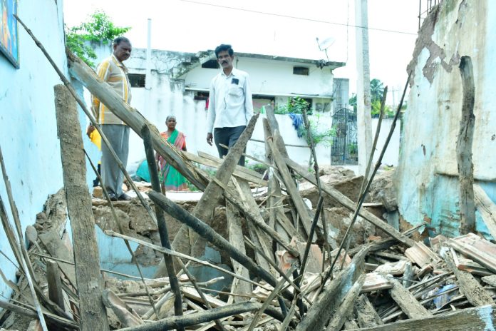 House collapsed due to untimely rain..