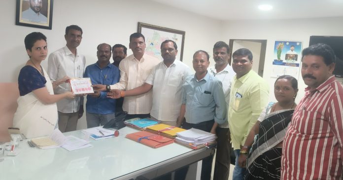 Kammarpalli Samakhya prepares pastries for SERP CEO