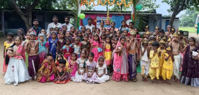 Krishna Ashtami celebrations in grand style at Devi Vidyodaya!