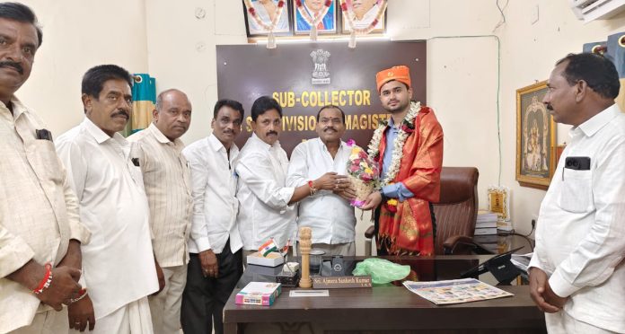 Leaders met the Sub-Collector..