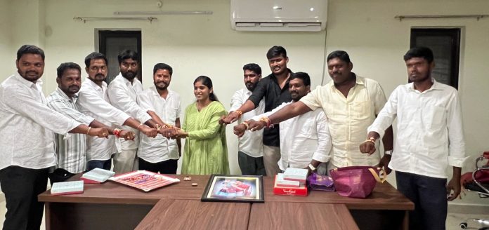 MLA ties Rakhi to Youth Congress leaders and wishes them well