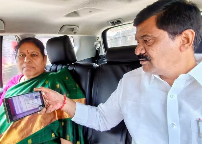 MLA watched PowerPoint presentation on mobile