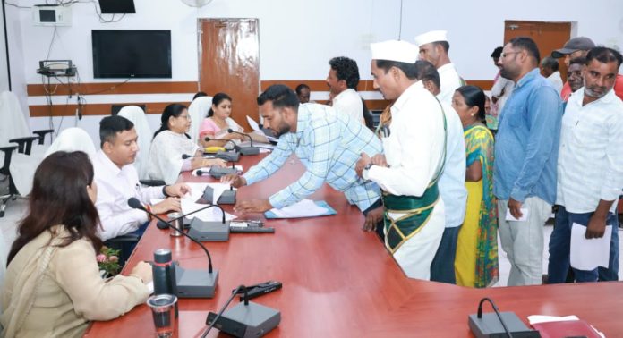 Petitions should be resolved on time: Collector