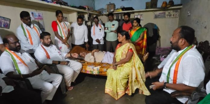 Sreenubabu visits Sammaiya, who is suffering from illness..