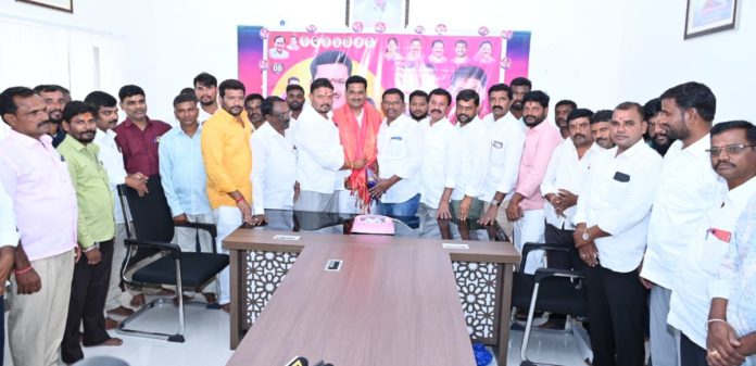 Srinivass birthday celebrations in grand style