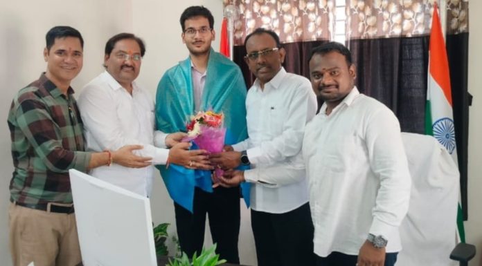 Sub-Collector felicitated by Bar Association