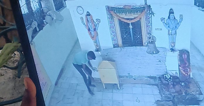 Theft at Jathashankara temple in Mudhol..