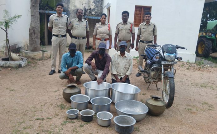 Three thieves arrested
